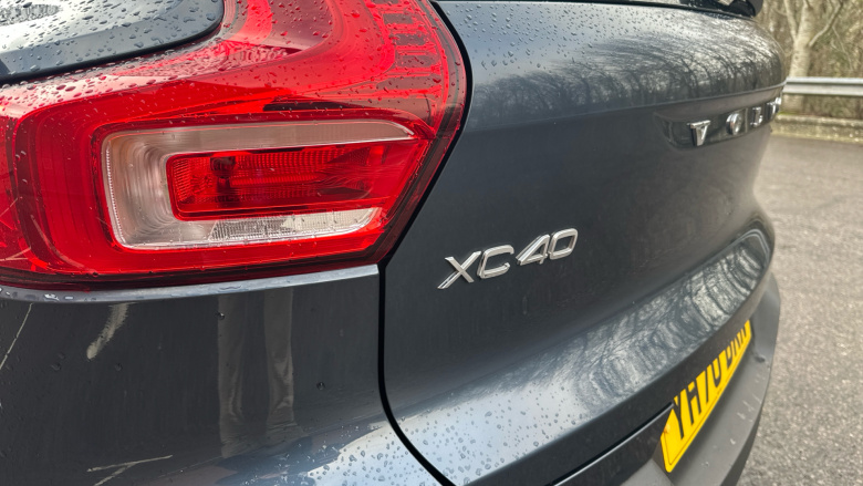 Volvo Xc40 2.0 B4P Inscription Pro 5dr Auto Petrol Estate